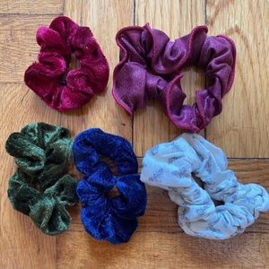 5 scrunchies